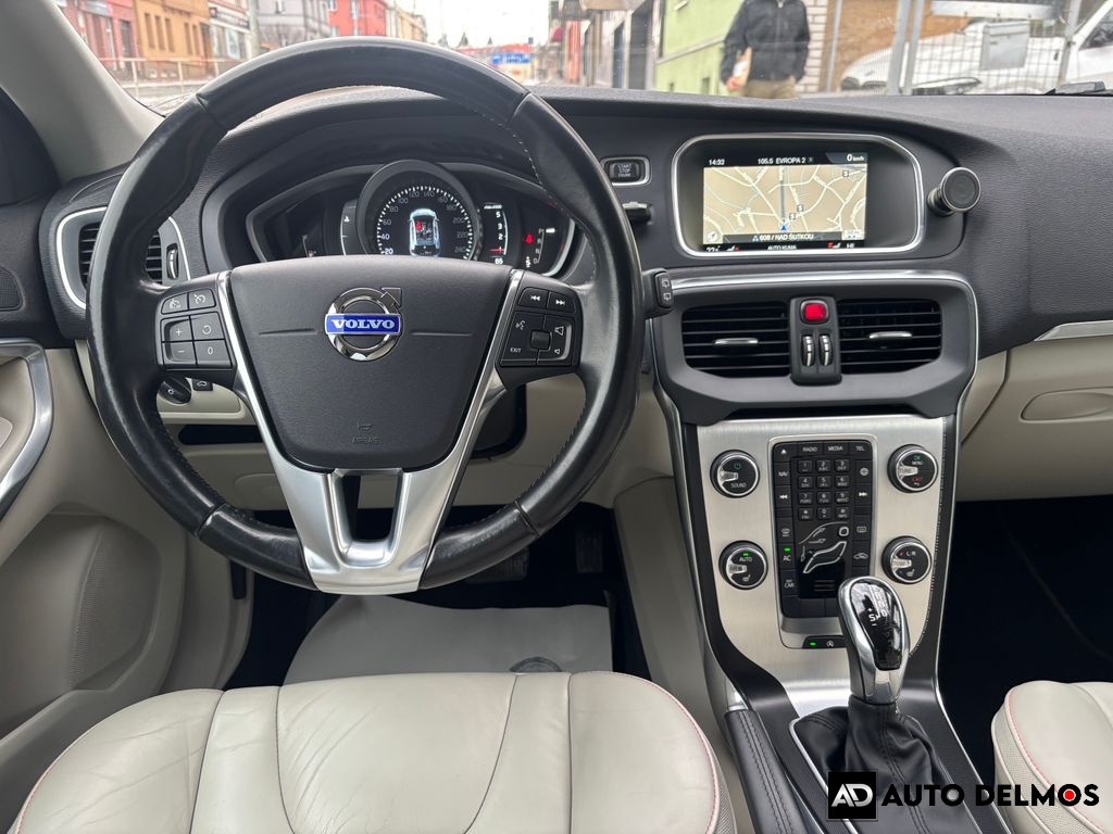 Volvo V40 D2/2016/AT