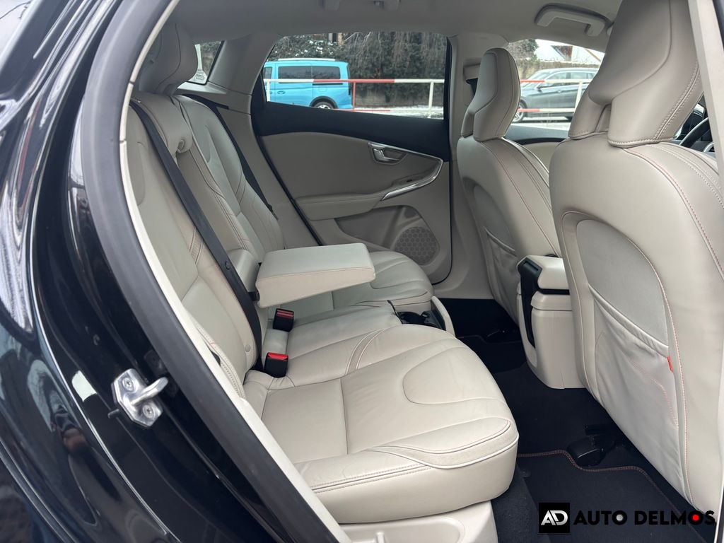 Volvo V40 D2/2016/AT