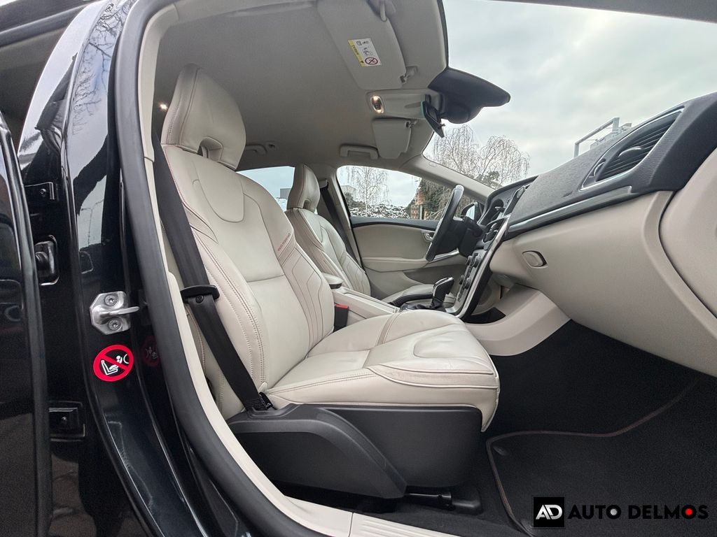 Volvo V40 D2/2016/AT