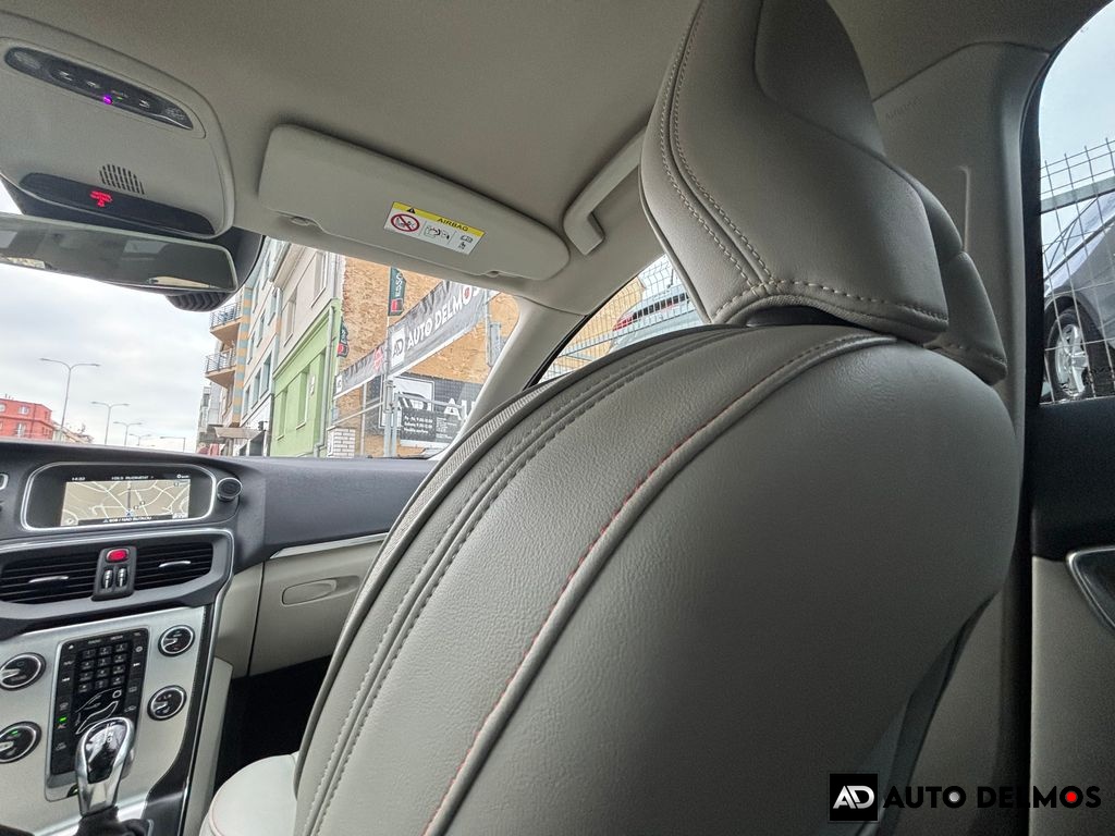 Volvo V40 D2/2016/AT