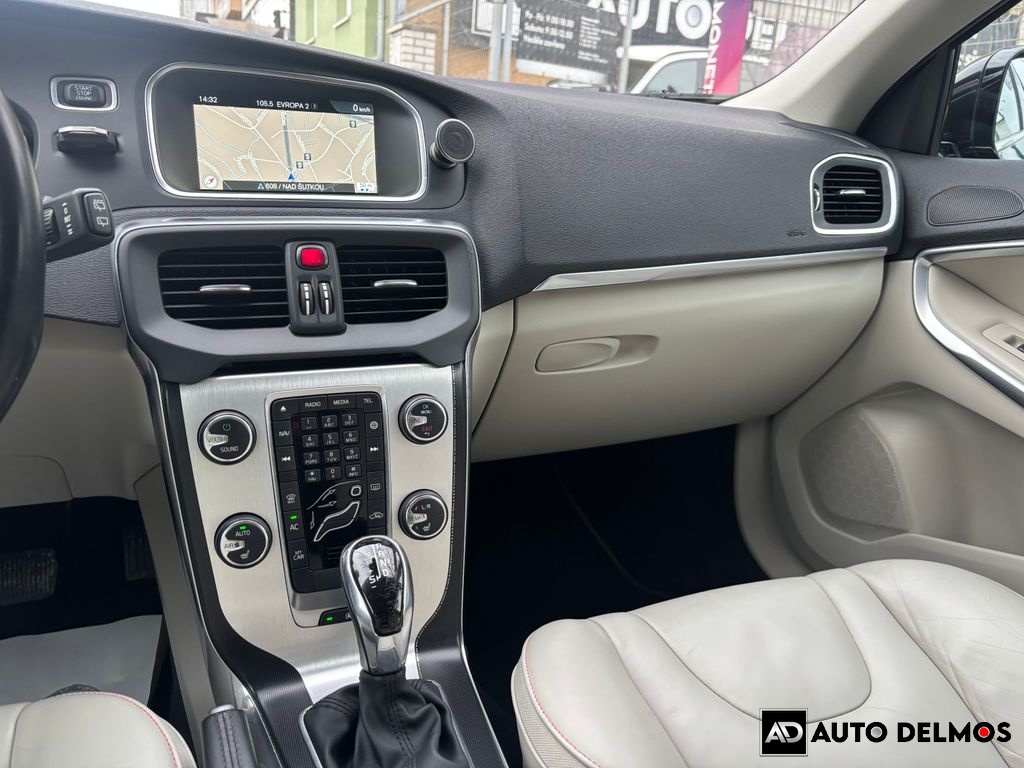 Volvo V40 D2/2016/AT