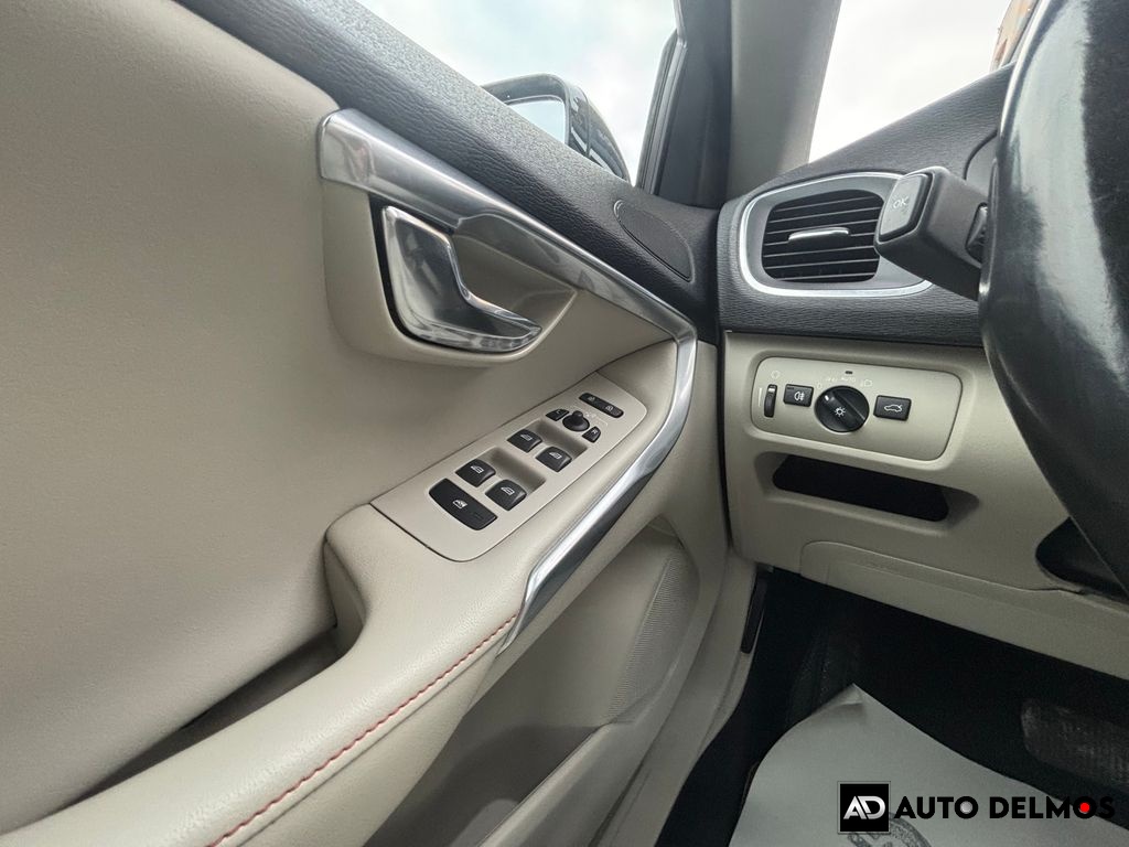 Volvo V40 D2/2016/AT