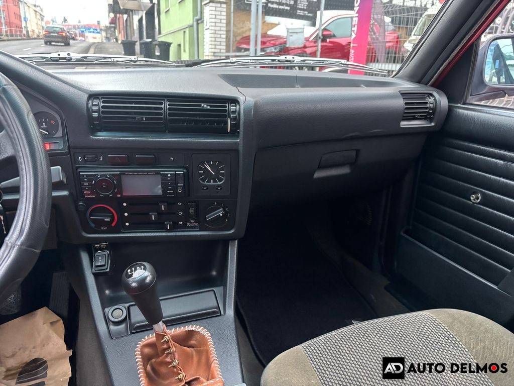 BMW 318 318i/1986/2MAJITEL-GARÁŽ