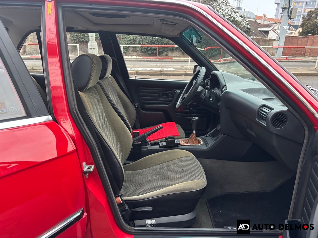 BMW 318 318i/1986/2MAJITEL-GARÁŽ