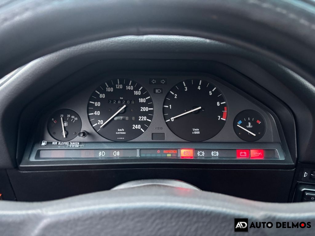 BMW 318 318i/1986/2MAJITEL-GARÁŽ