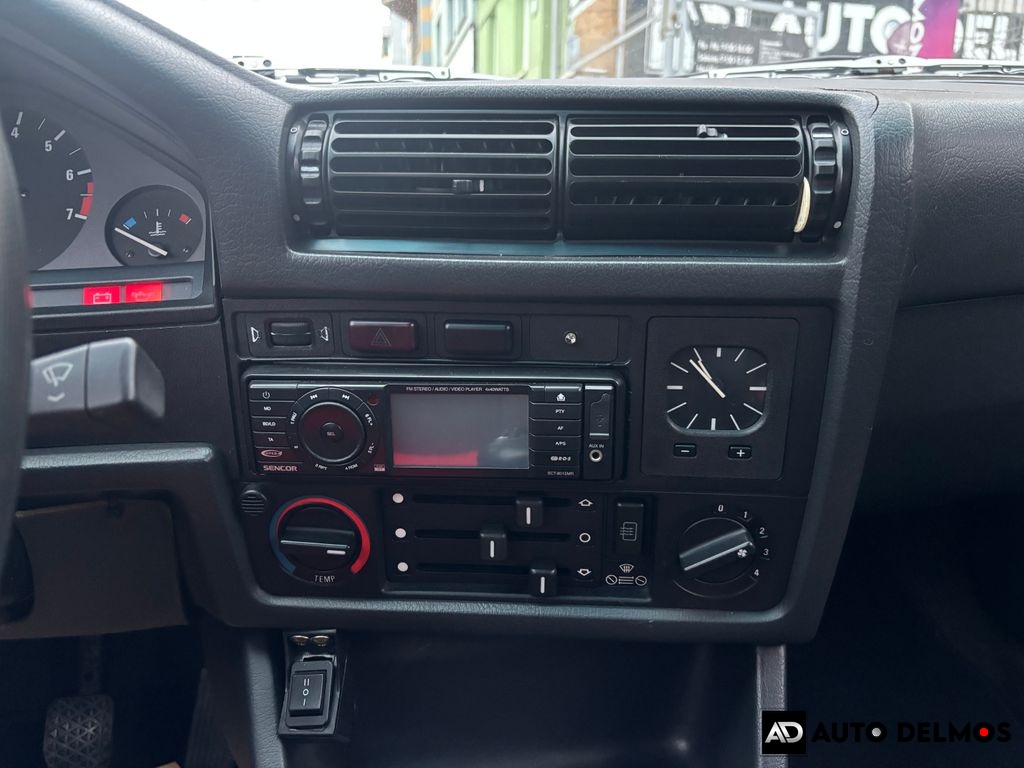 BMW 318 318i/1986/2MAJITEL-GARÁŽ